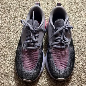 Nike women’s size 8 running shoe